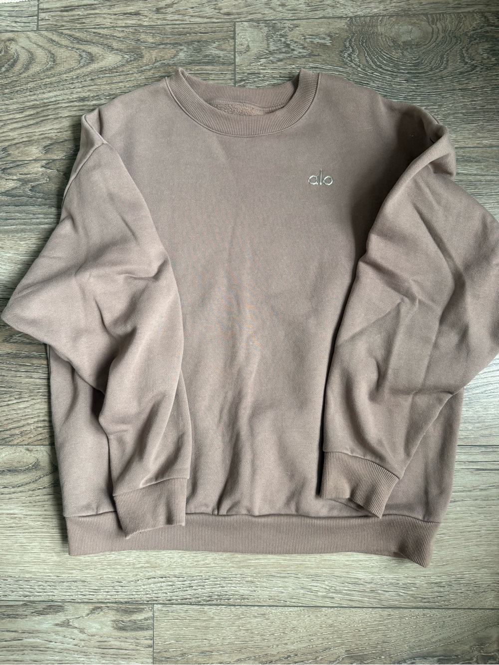 81. ALO Yoga Accolade Crewneck Sweatshirt Taupe Brown Oversized Silver Logo